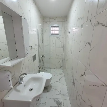 Cetin אכסניה *